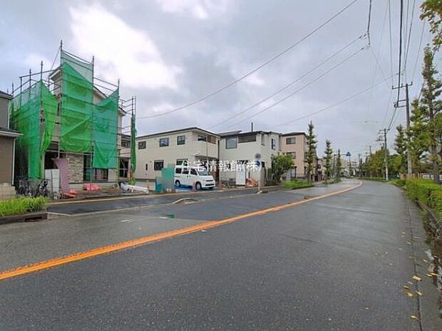 前面道路を含めた現地写真です。
