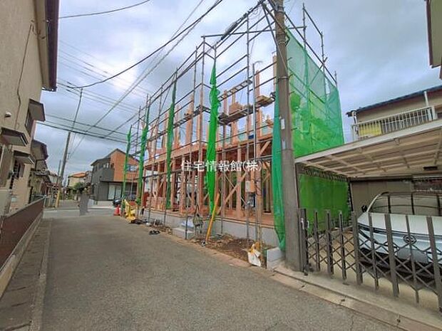 前面道路を含めた現地写真です。