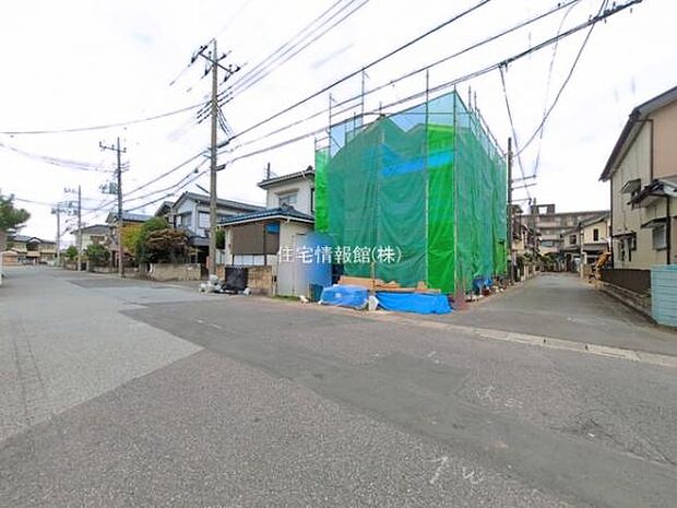 前面道路を含めた現地写真です。