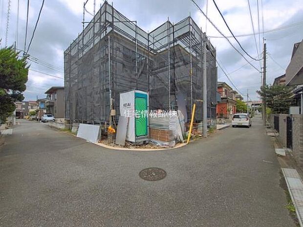 前面道路を含めた現地写真です。