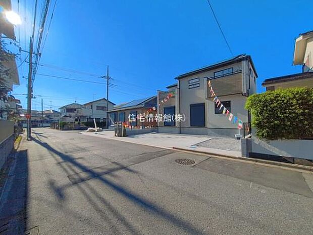 前面道路を含めた現地写真です。