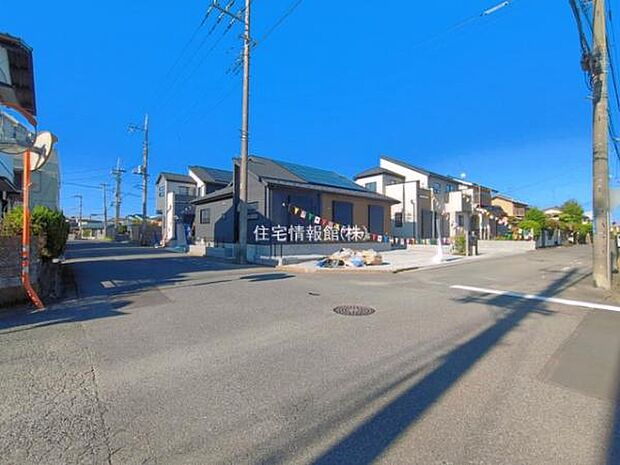 前面道路を含めた現地写真です。