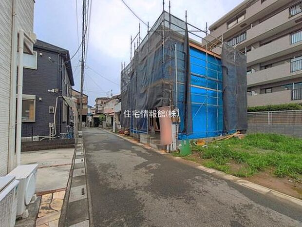 前面道路を含めた現地写真です。