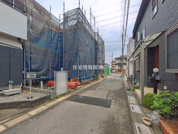 前面道路を含めた現地写真です。