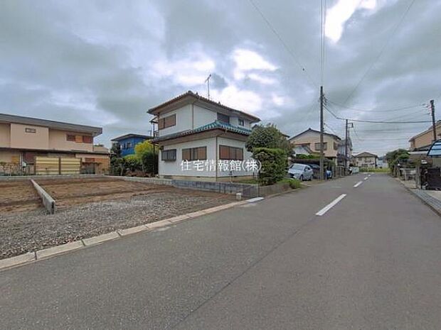 前面道路を含めた現地写真です。