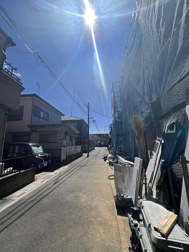 前面道路は幅員約4mございます。