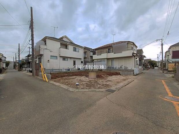 前面道路を含めた現地写真です。
