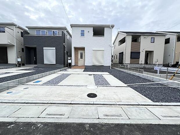 駐車場ももちろん完備しておりますのでお車所有の方にも心強いです。
