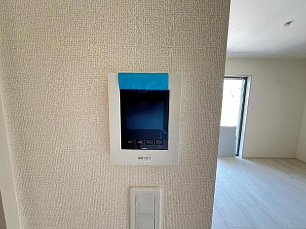 訪問者を確認できるTVモニター付きインターフォンです。