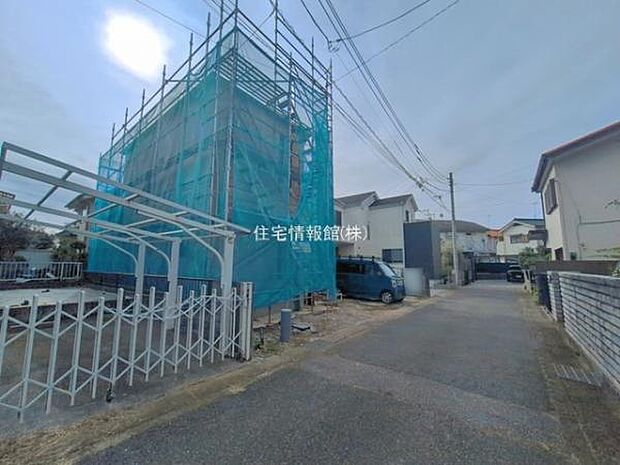 前面道路を含めた現地写真です。