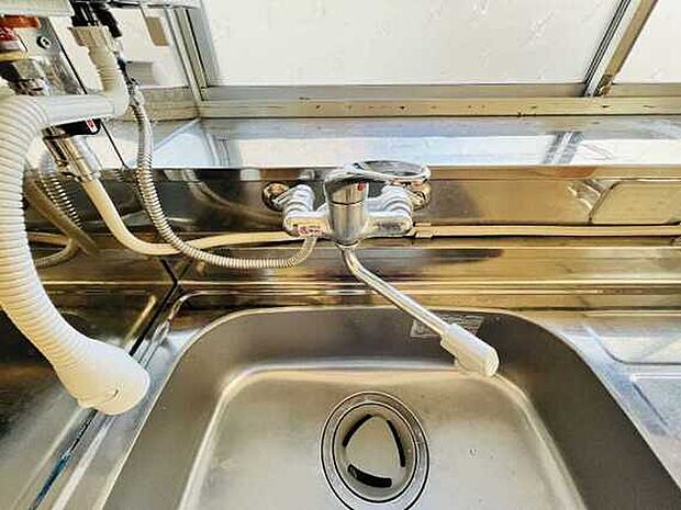 キッチン水栓はこちらのタイプを設置しております。