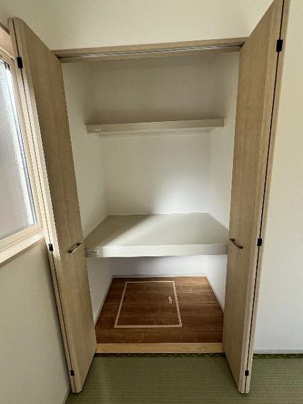 いつでもお部屋をスッキリお使い頂ける収納スペースを設置。