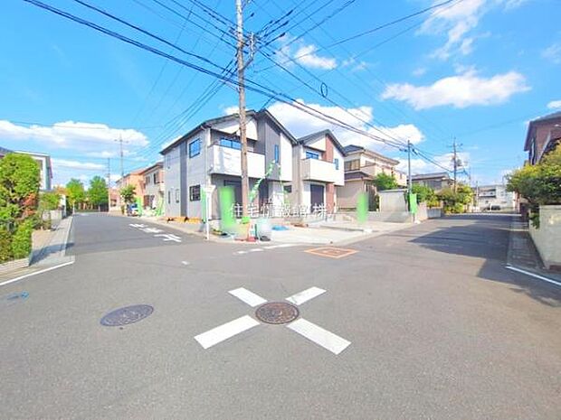 前面道路を含めた現地写真です。
