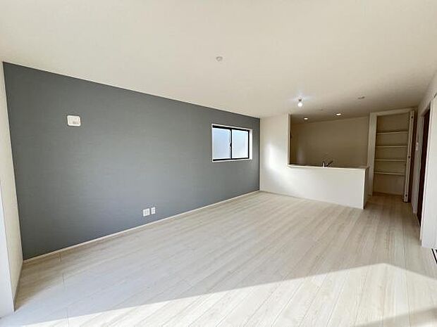 家族団らんの場所としてゆったりと居心地の良いリビングです。