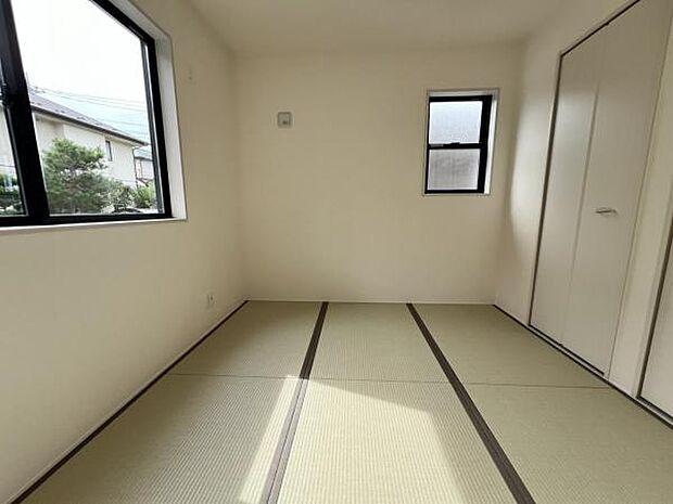 和室スペースです。畳のお部屋は寛げる空間ですね。