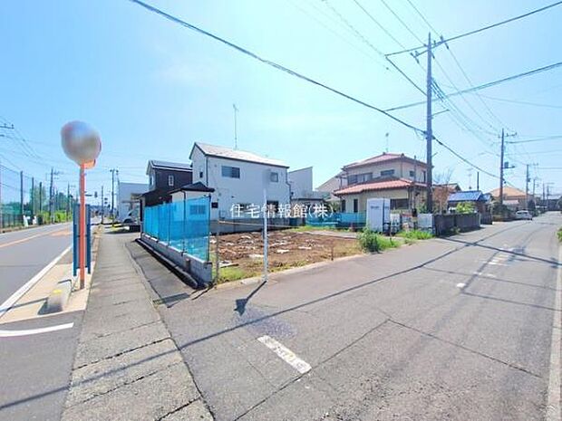 前面道路を含めた現地写真です。