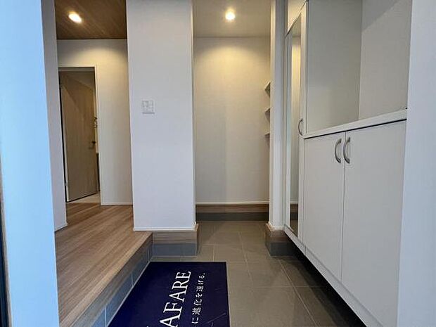 玄関がいつも片づくシューズインクローゼットがあります。