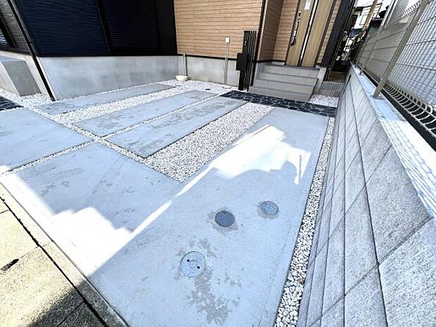 駐車場ももちろん完備しておりますのでお車所有の方にも心強いです。