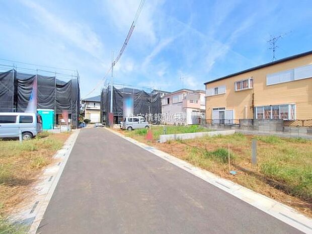 前面道路を含めた現地写真です。