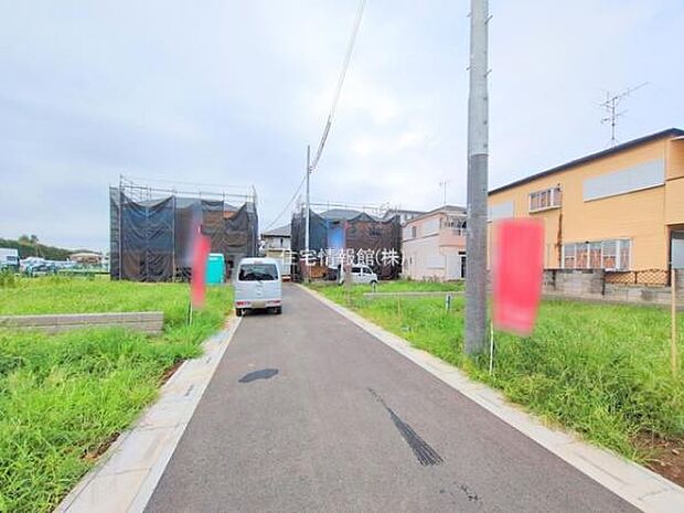 前面道路を含めた現地写真です。