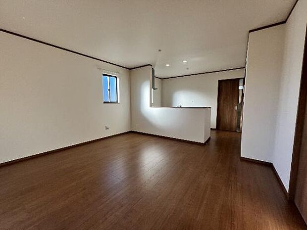 家族団らんの場所としてゆったりと居心地の良いリビングです。