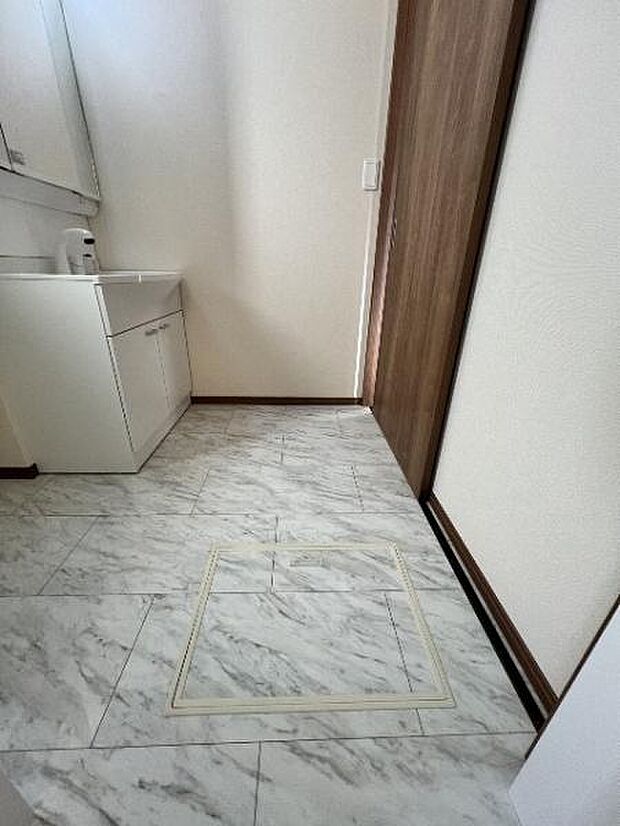 脱衣所は小さなお子様がいるご家庭にも重宝されます。