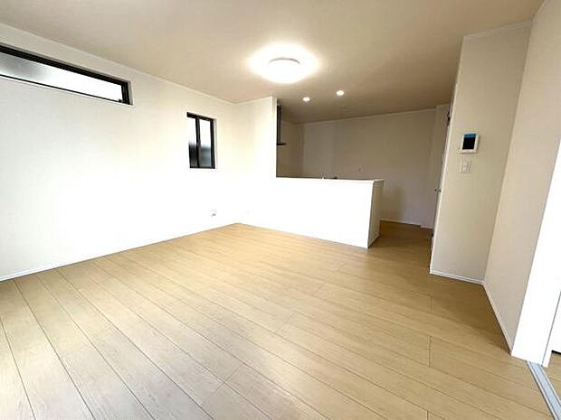 リビングダイニングになります。ご家族そろっての素敵な空間になりそうですね。