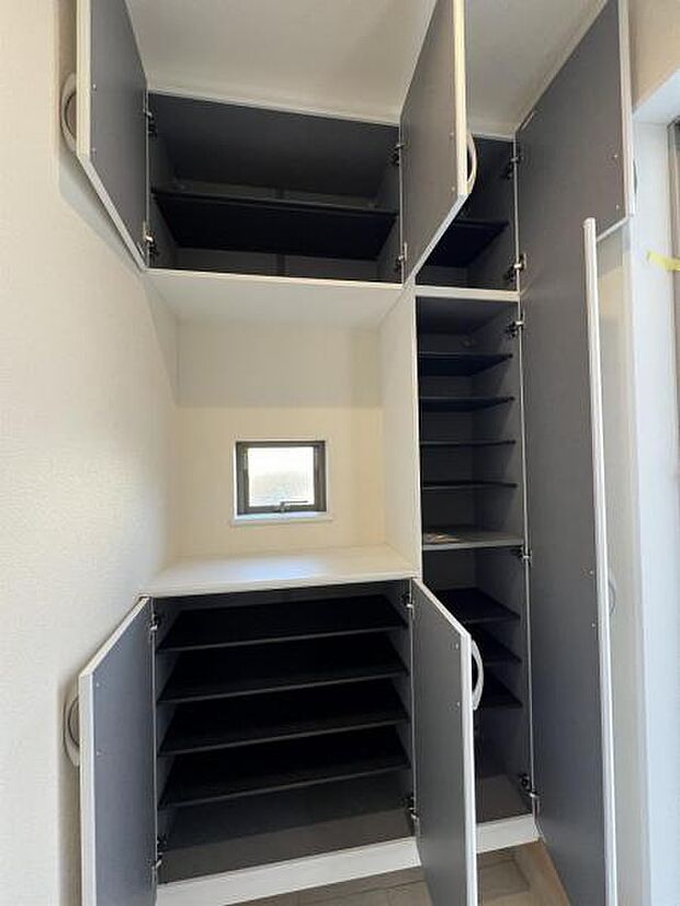 人気のシューズクローゼットです