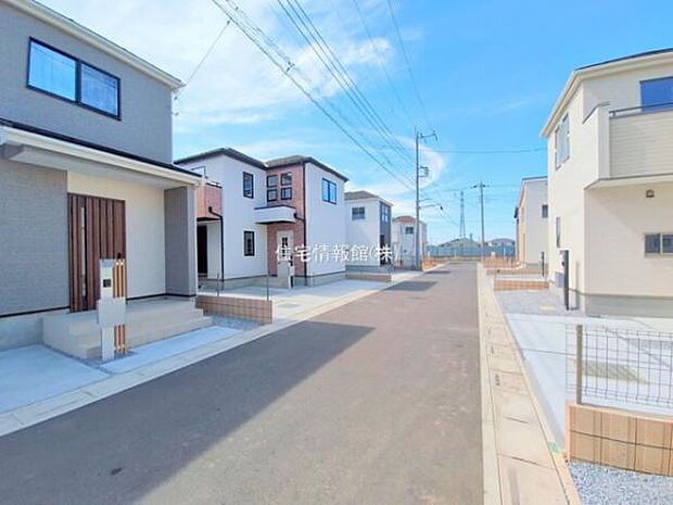 前面道路を含めた現地写真です。