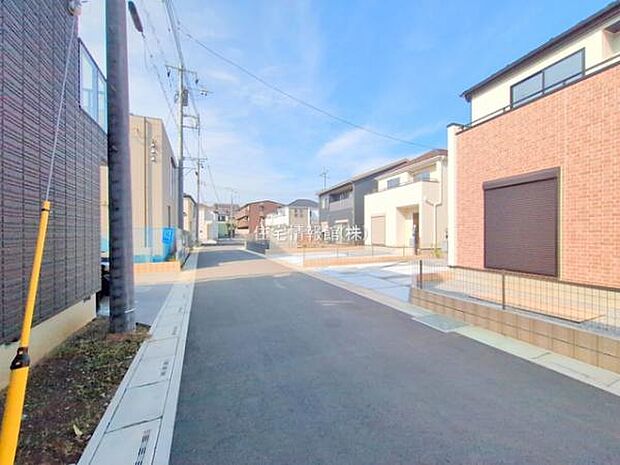 前面道路を含めた現地写真です。