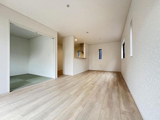 ご家族みんながゆったりくつろげる広々リビングです。