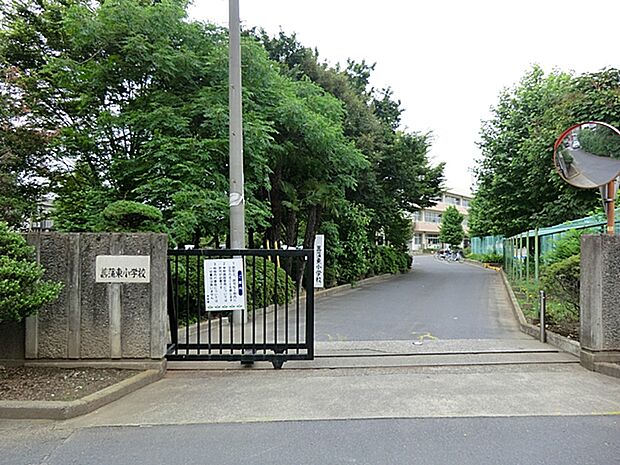 久喜市立菖蒲東小学校まで約352m（徒歩5分）