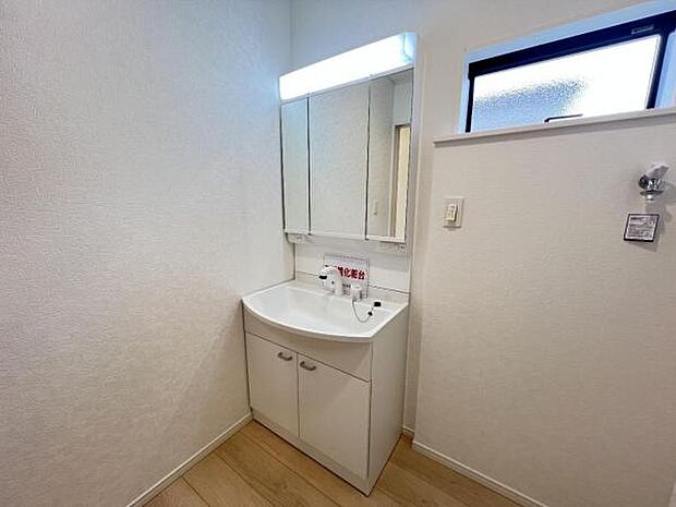 脱衣所は小さなお子様がいるご家庭にも重宝されます。