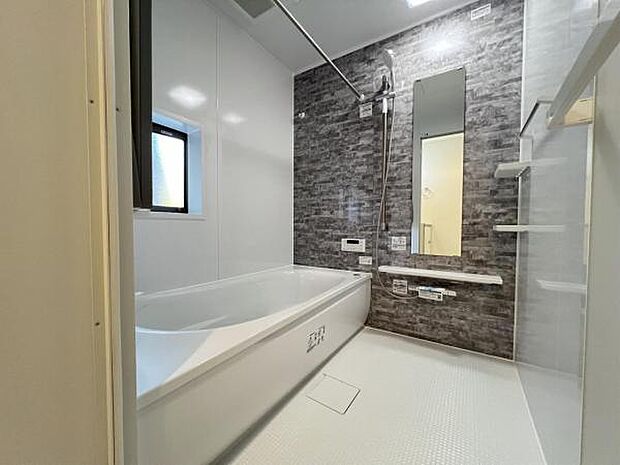 スタイリッシュな浴室で1日の疲れをゆったり癒されるのもいいですね。