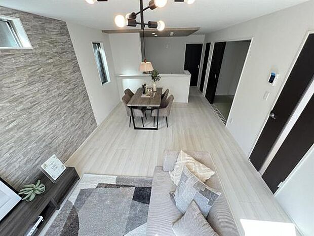 家族団らんの場所としてゆったりと居心地の良いリビングです。