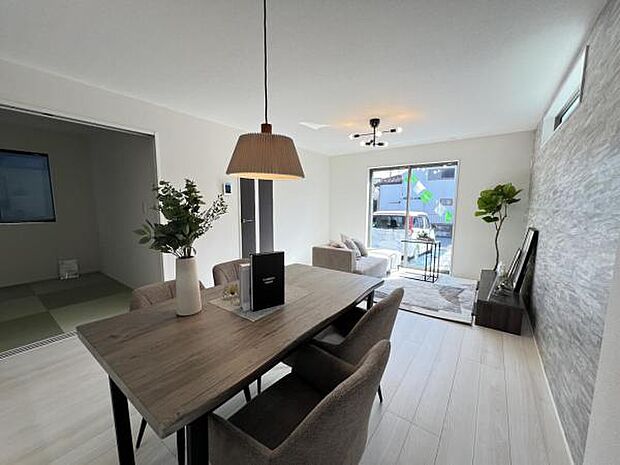 ご家族の温かい時間を演出するダイニングスペースです。