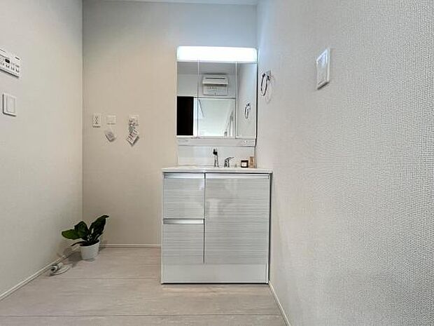 脱衣所は小さなお子様がいるご家庭にも重宝されます。