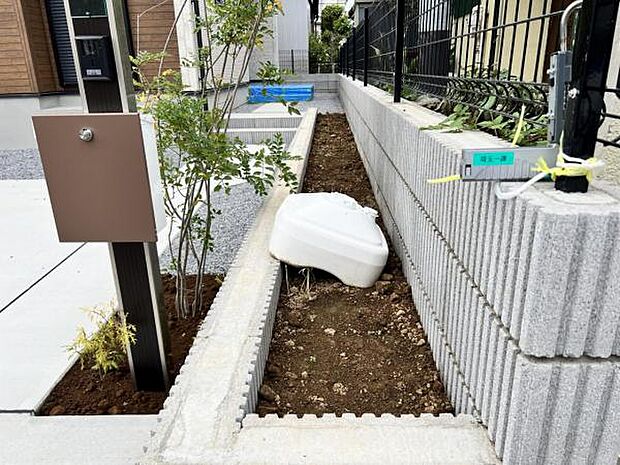 お庭スペースは、ガーデニングやお子様との外遊びなど多彩な用途でお楽しみいただけます。