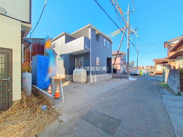 前面道路を含めた現地写真です。