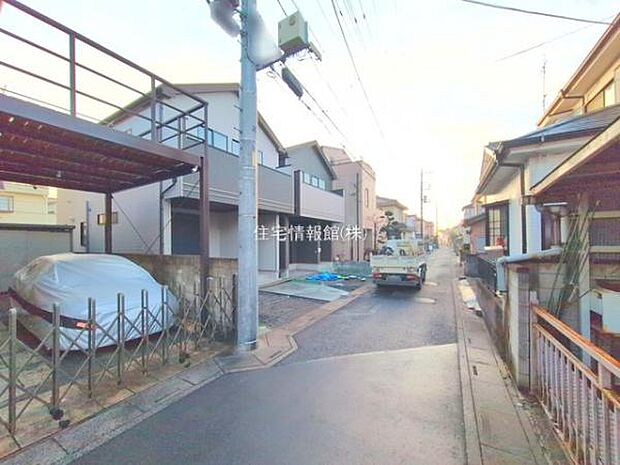 前面道路を含めた現地写真です。