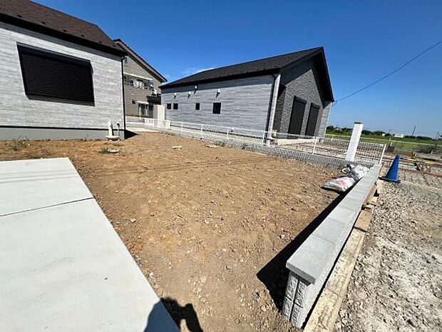 お庭スペースは、ガーデニングやお子様との外遊びなど多彩な用途でお楽しみいただけます。