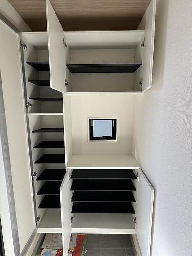 人気のシューズクローゼットです