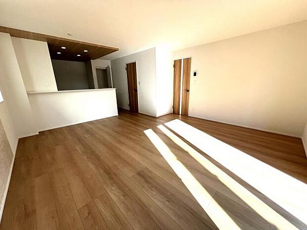 家族団らんの場所としてゆったりと居心地の良いリビングです。