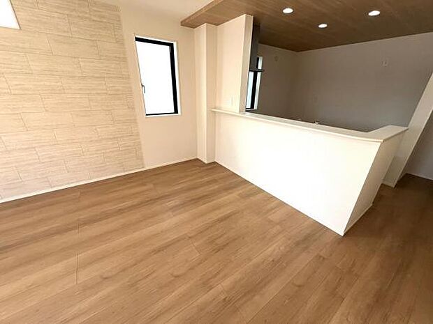 ご家族でゆったり食事が楽しめるダイニングスペースです。