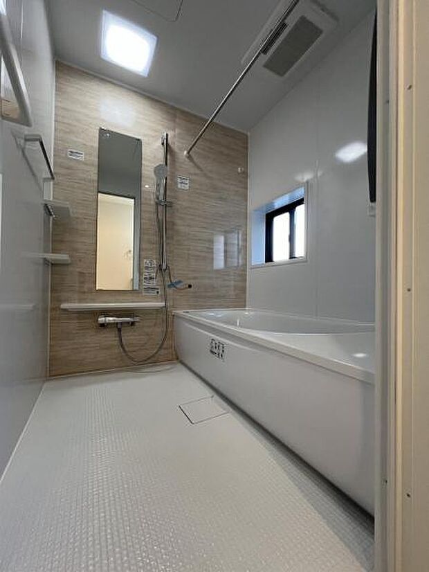 スタイリッシュな浴室で1日の疲れをゆったり癒されるのもいいですね。