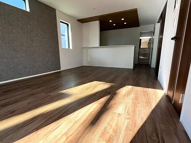 リビングダイニングになります。ご家族そろっての素敵な空間になりそうですね。