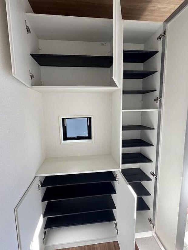 人気のシューズクローゼットです