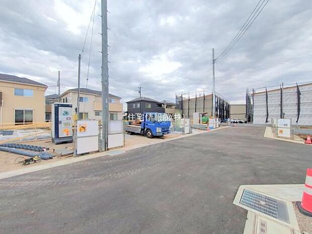 前面道路を含めた現地写真です。