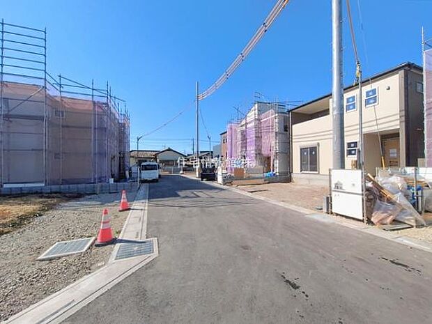 前面道路を含めた現地写真です。