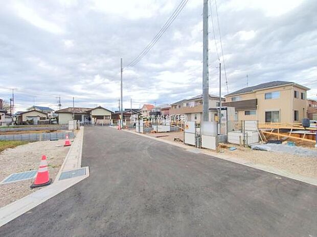 前面道路を含めた現地写真です。